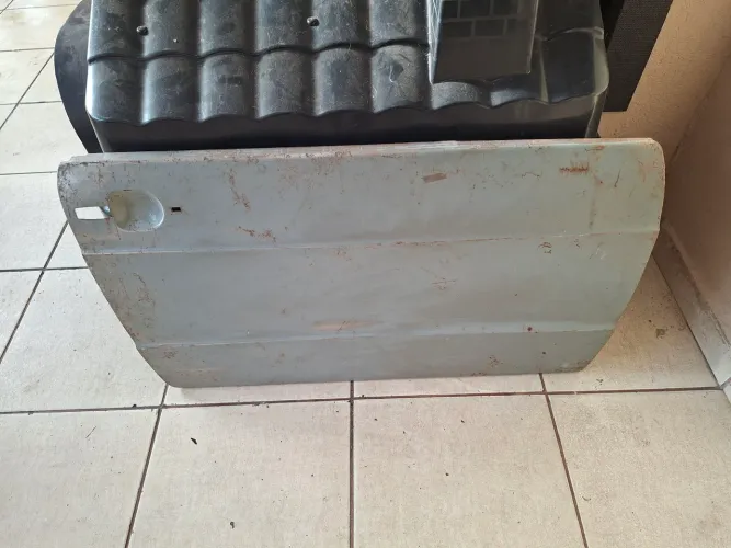 Porta VW Brasília lado direito passageiro. 