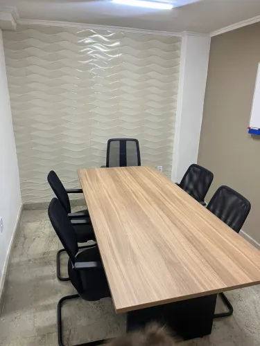 Mesa de reunião seminova - menos de 2 anos de uso - R$ 900,00