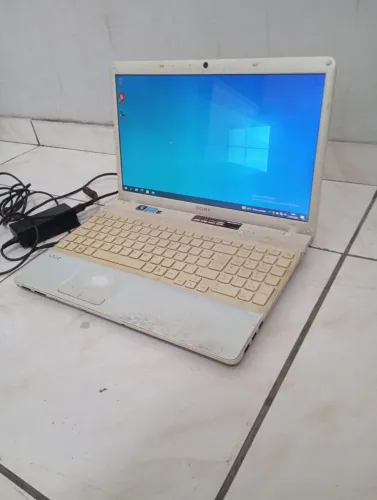 Notebook Sony vaio original 1 mil gigas 6 ram responde muito rápido tá bem conservado i3
