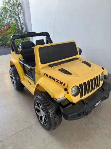 Brinquedo Jeep amarelo infantil