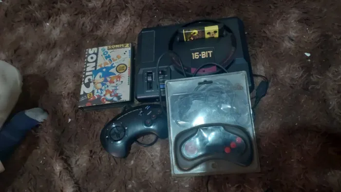 Mega drive 64 bits super bem conservado jogos originais.
