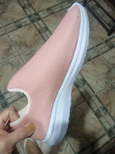 Vendo um sapato molinho,servindo p trabalho e caminhada,novo e gostoso ,número 38