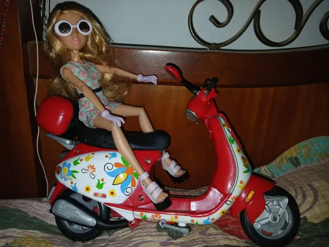 Boneca my scane com a scooter !