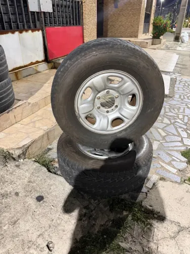 Vendo jogo completo de rodas com pneus aro 16