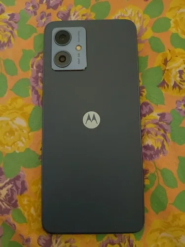 Vendo um celular moto g 54,apenas 7meses d uso vai cm carregador