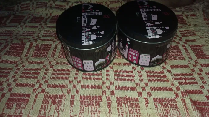 Vendo essas latas vazias da Lactta. Latas Itália para colecionadores.R$75.00 cada uma.