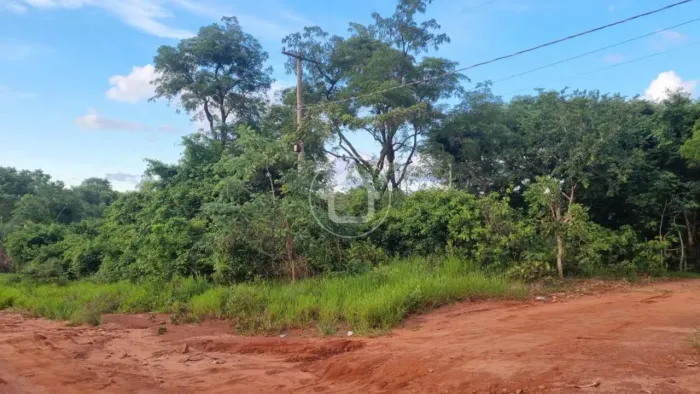 TERRENO - SEM ASFALTO - JARDIM VERANEIO