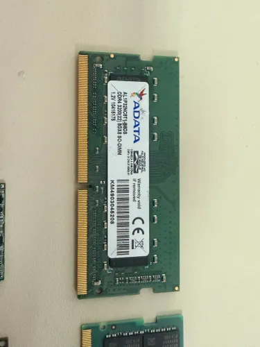 Vende-se Memoria DDR4 8GB 3200Mhz Adata