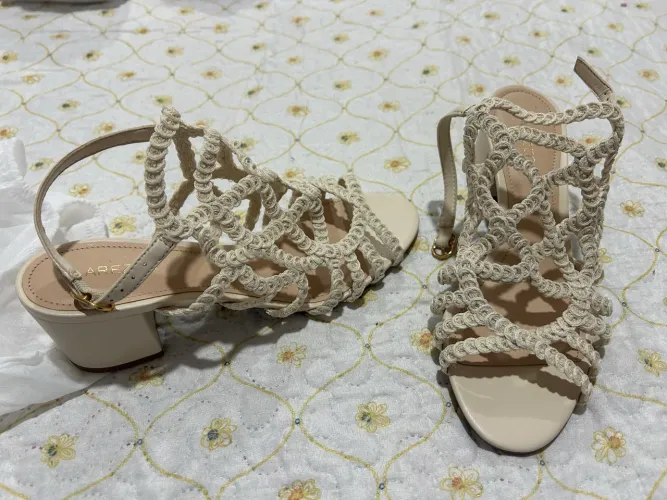 Vendo sandália Arezzo