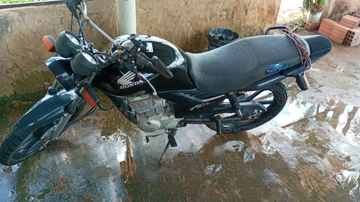 Vende-se essa moto