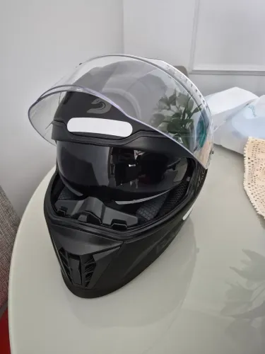 Capacete em estado de novo