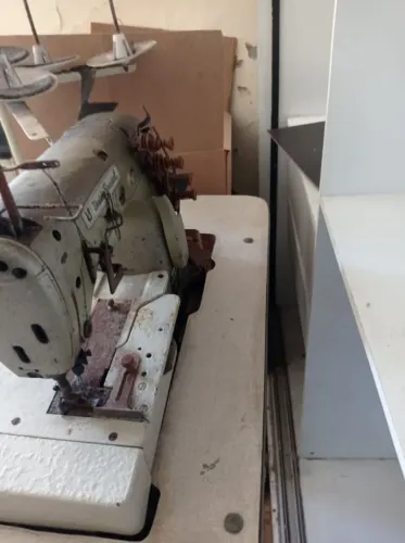 Máquina de Picueta unionspecial, precisa de manutenção.