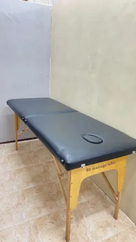MACA PORTÁTIL SEM REGULAGEM DE ALTURA, SEM ENCOSTO DE CABEÇA E COM ORIFÍCIO DE CABEÇA.