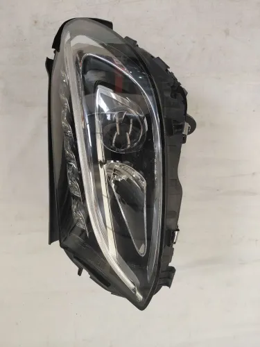 Farol Mercedes C180/ C200 2015/2017 esquerdo  COM DETALHE 