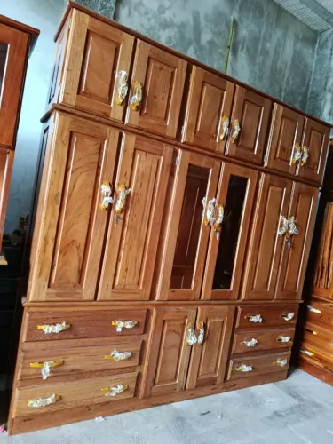 Guarda roupa de casal 6 portas todo de madeira