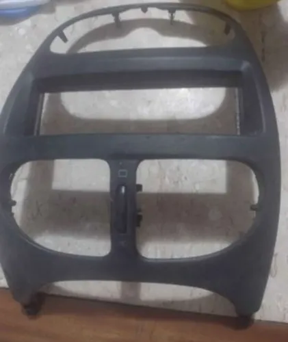 moldura do painel central do Peugeot 206. ( retirar)