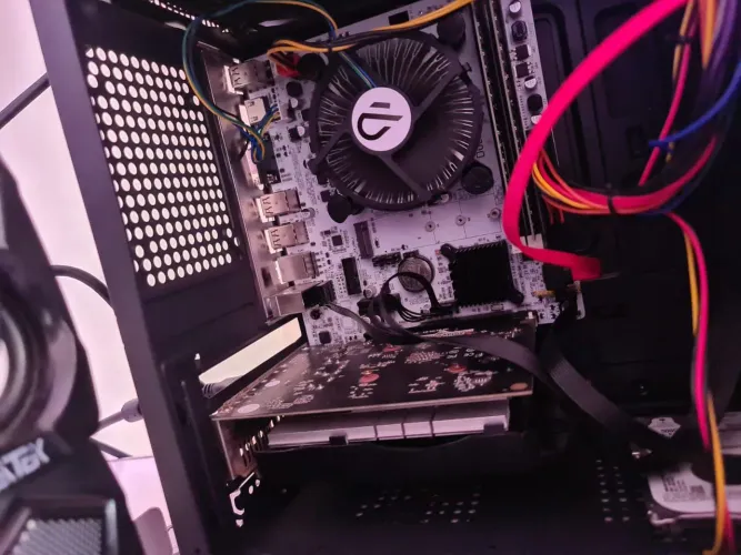 PC PARA TRABALHO E JOGOS POUCO TEMPO DE USO FUNCIONANDO PERFEITAMENTE