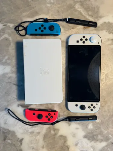 Nintendo Switch OLED semi novo Desbloqueado