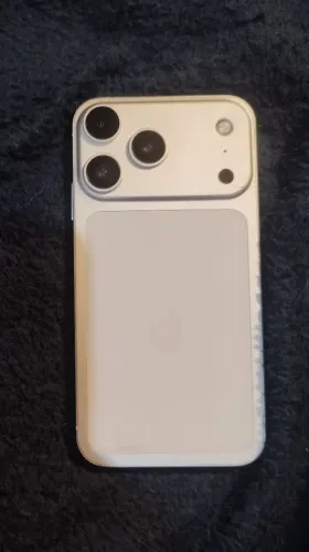 iPhone xr na carcaça do 17 pro Max