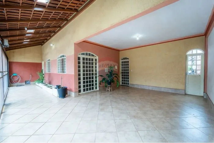 Vendo casa com 4 suítes mais edícula na Vila Planalto vista parcial Lago Lote registrado c
