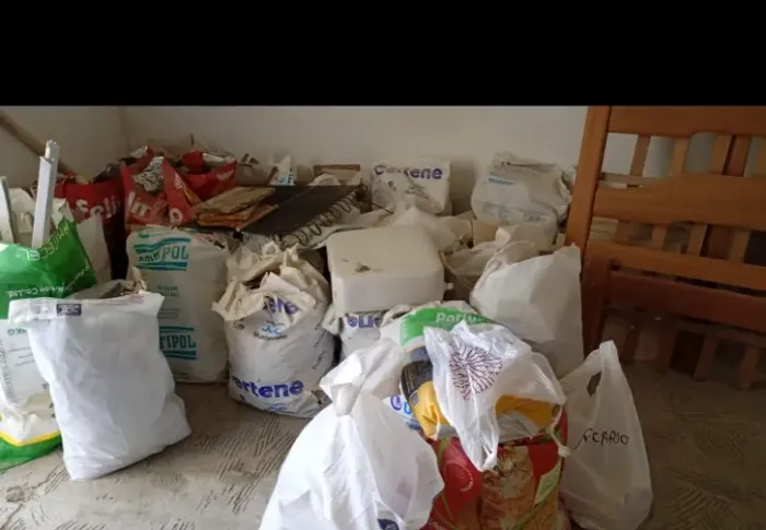 Pedaços de cerâmicas (24 sacas)