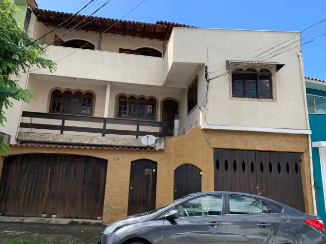 Sobrado com 3 dormitórios à venda, 105 m² por R$ 350.000,00 - Centro - Macaé/RJ