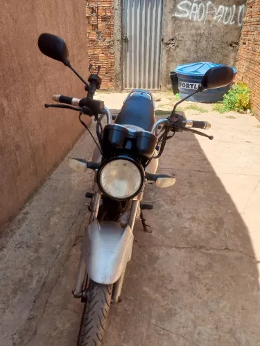 Vendo moto Suzuki yes, ano 2015/16. 