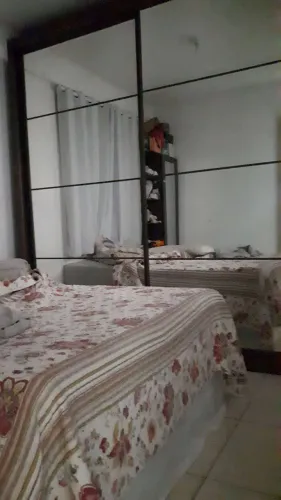 Guarda roupas casal gigante ótimo estado
