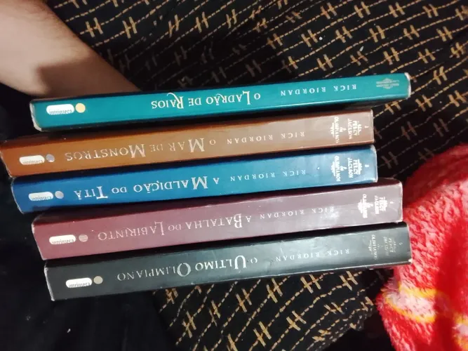 Saga Percy Jackson completa,todos os 5 livros em ótima condiçao
