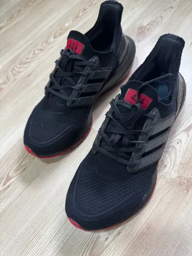 Adidas Ultraboost edição especial tam. 40
