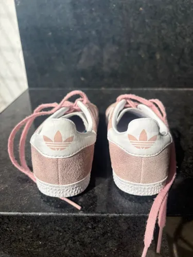 Tênis Adidas TAM 28 seminovo valor 130,00