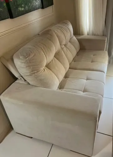 Sofá 2 lugares espaçoso 