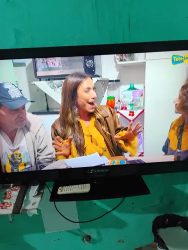 TELEVISÃO 43 POLEGADAS COM CONTROLE BUSTER NÃO E SMART NÃO FUNCIONANDO
