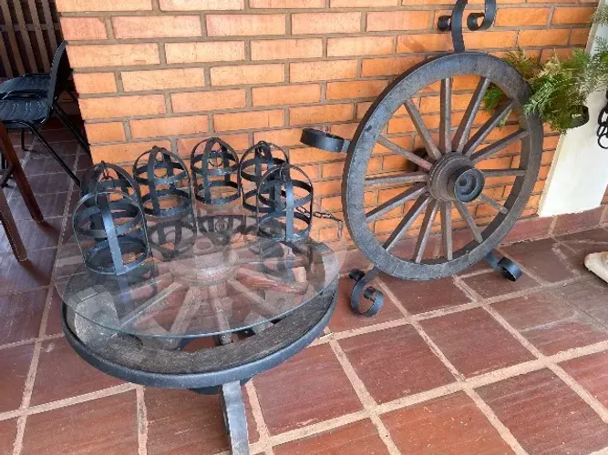 Jogo Roda de madeira lustre, mesa e bistrô 3 peças