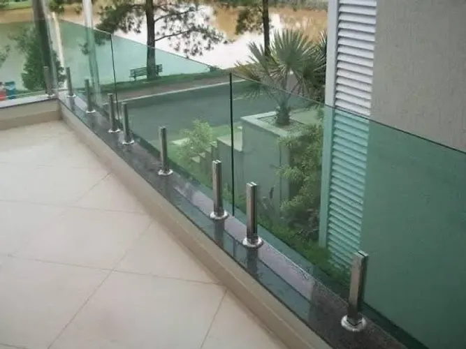 Guarda corpo em vidro ou alumínio