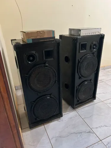 Caixa de som e amplificador