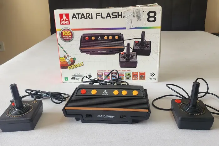Console Atari Flashback 8 105 jogos 40°aniversário Nacional Tectoy