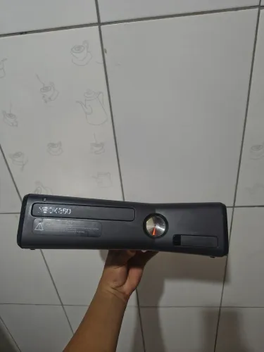 Xbox 360 com controle e 50 jogos desbloqueados
