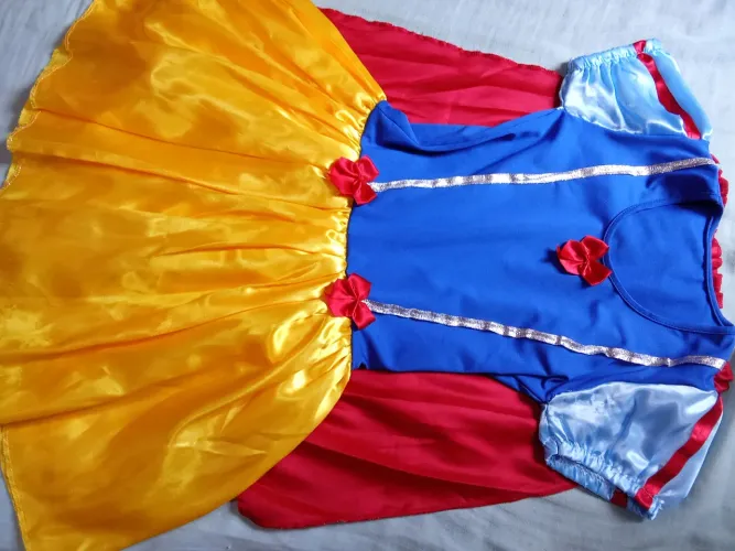 Fantasia Branca de Neve 
