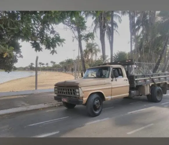 Ford F-4000 - Caminhão de Trabalho à Venda