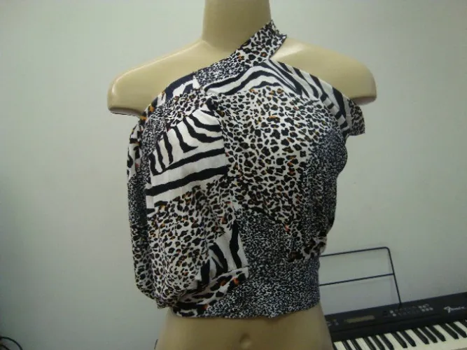 Cropped Com Ombro De Fora - Tam. P - Oncinha 