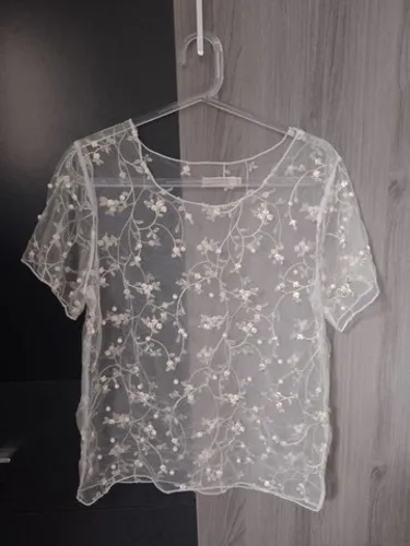 blusa em tule com bordado e pérolas - tamanho p