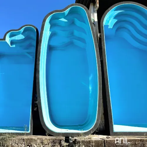 Piscina média 5,8 metros oval com escada de fábrica em Minas Gerais 