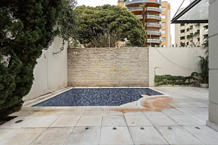 Casa de condomínio no Brooklin Novo com piscina e churrasqueira