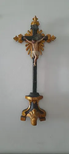Crucifixo de madeira antigo
