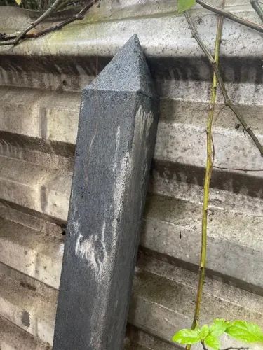 Palanque ou mourão de plástico reciclado