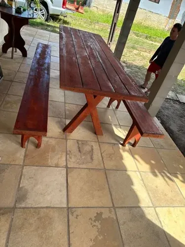 MESA RÚSTICA EM MADEIRA