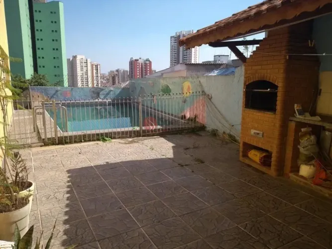 Sobrado à venda com piscina, churrasqueira , 4 quartos, 2 suítes , 6 vagas .