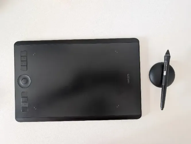 Wacom Mesa Digitalizadora Intuos Pro PTH-660 Medium