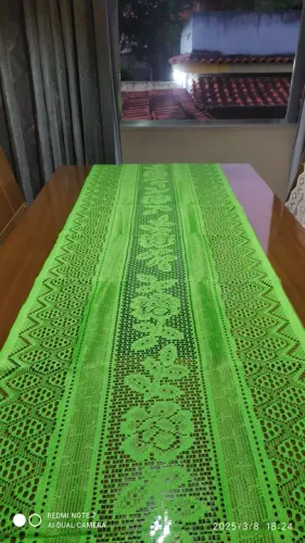 Caminho de Mesa em Renda Verde